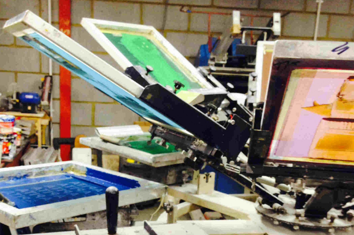 UK Screen Printer supplying printed t shirts polo shirts blouses UK Screen Printer supplying printed t shirts polo shirts blouses